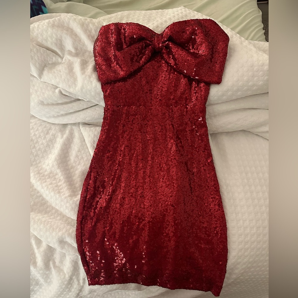 Red sequen windsor dress strapless with bow
